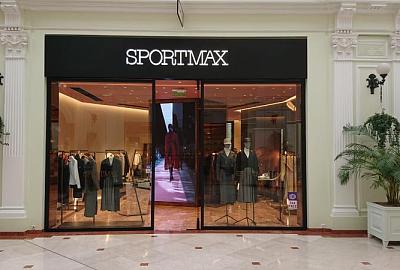 Оформление освещения в магазине одежды SPORTMAX