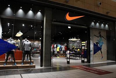 Освещение магазина спортивной одежды и обуви Nike