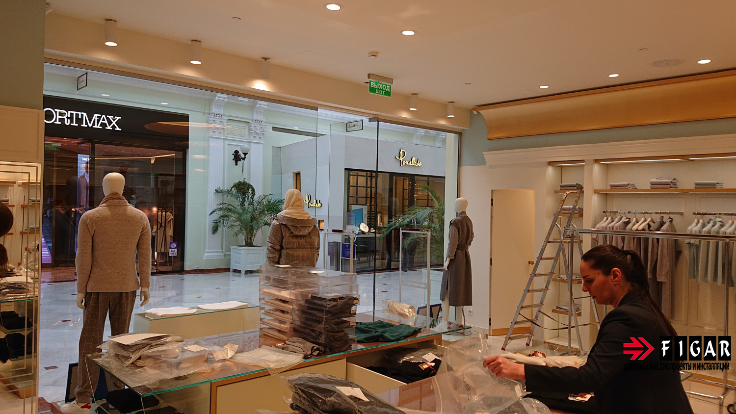 Оформление освещения в магазине одежды MALO